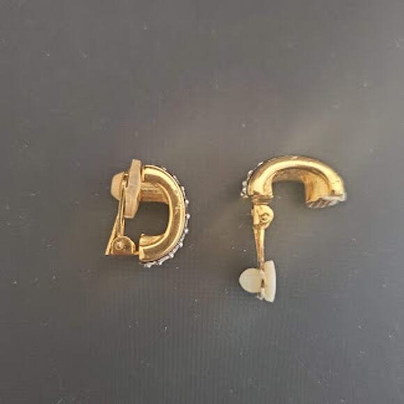 VTG Swarovski Half Hoop Earrings Black Enamel Accents Swan Signed 80's Clip On - Picture 6 of 6